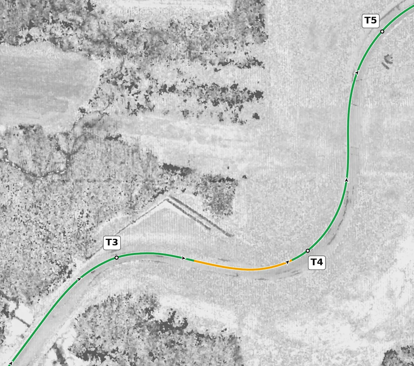 Autobahn (North) T4 race line close-up: Climbs about 1 m to the apex and another metre after it.