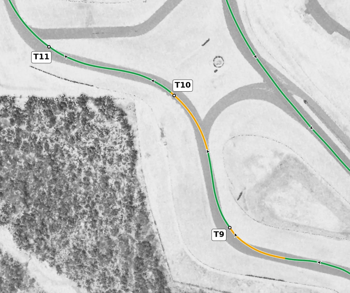 Pitt Race T10 race line close-up: Little camber (+0.9% at the apex); the road falls 3.6 m on exit.