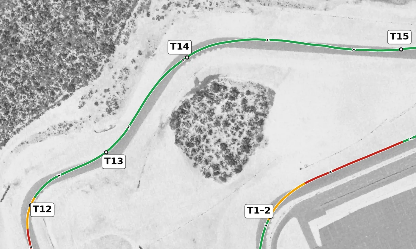 Pitt Race T14 race line close-up: Blind: its entry is the highest point on the circuit (372.5 m), over a crest, then the road falls 6.8 m.