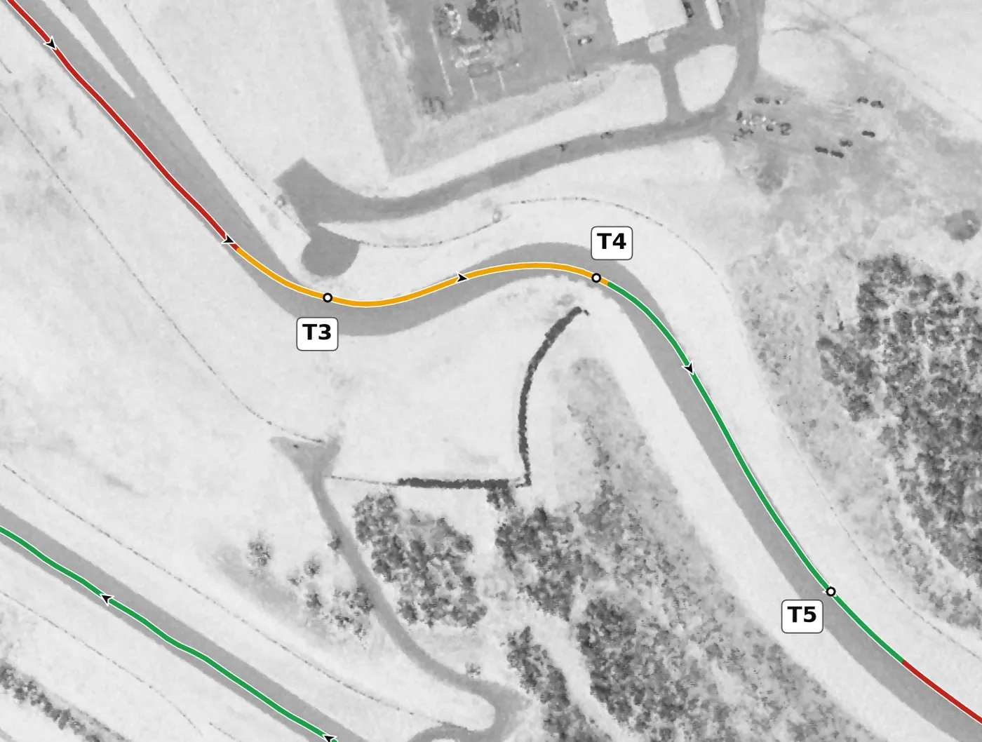 Pitt Race T4 race line close-up: −9.2% grade at the apex, the start of the big descent, and the most banked corner on the lap (up to +9.9%).