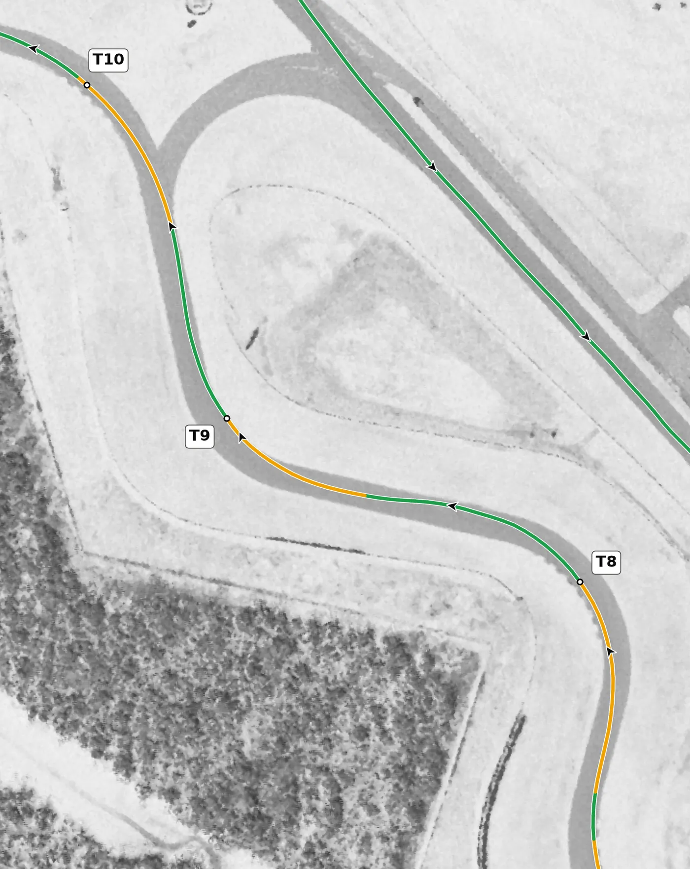 Pitt Race T9 race line close-up: Uphill (+4.3% at the apex) and on camber.