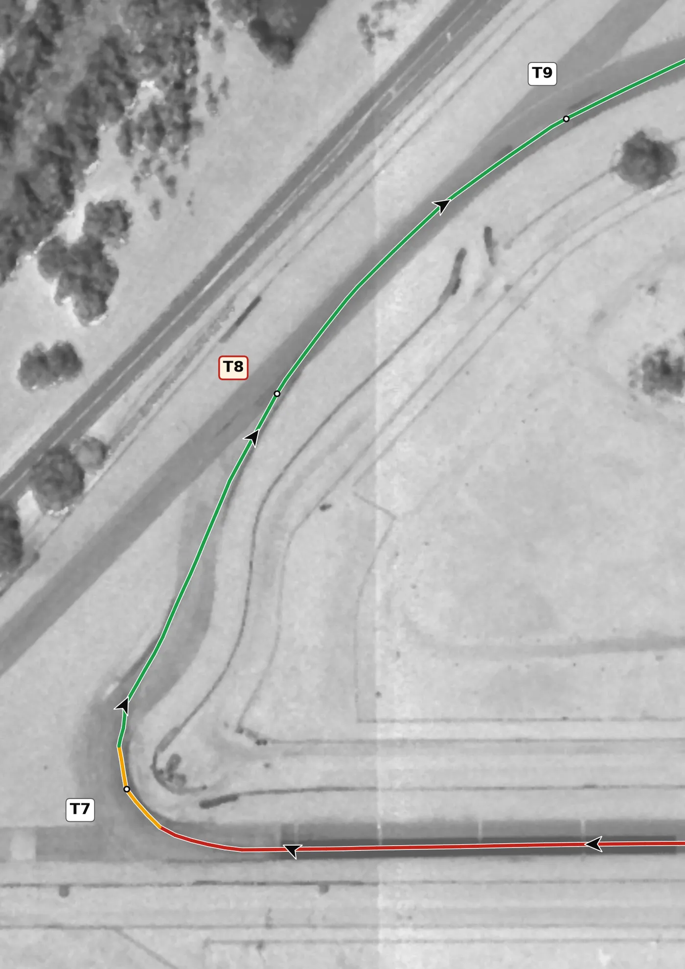 Sebring T8 race line close-up: Off camber at the apex (−0.3%).