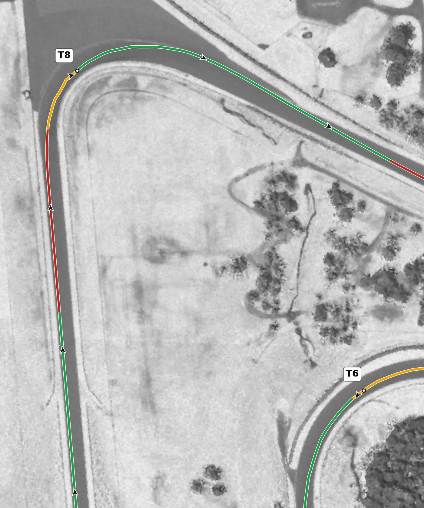 Watkins Glen T8 — the Heel race line close-up: Banked +9.1% and downhill (−2.8%), with 25 m of paved run-off on the left.